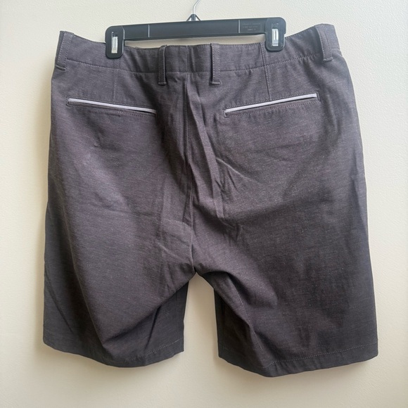Tommy Bahama gray Shorts Mens Golf Active Size 36 - Picture 2 of 5